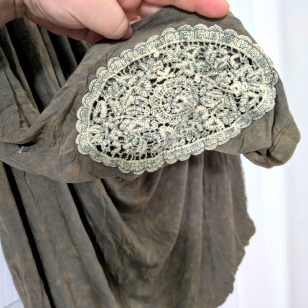 POL Olive Draped L Top W/Crochet - Picture 3 of 4
